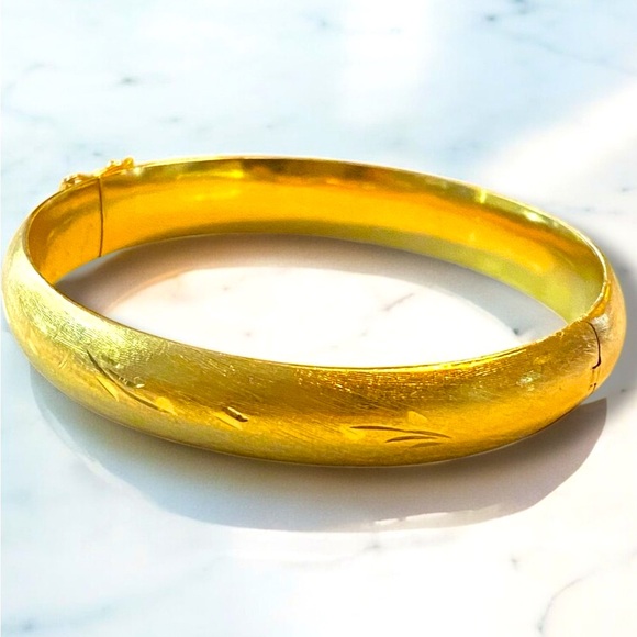 Vintage Estate 18K 750 Yellow Gold 11mm Wide Bangle Bracelet BEAUTIFUL! - Picture 9 of 16
